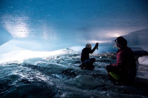 Gua Es di Bawah Gletser Austria Ungkap Kisah Runtuhnya Gletser Pegunungan Alpen