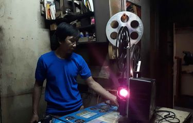 Video: Pengalaman Menonton Film "Cintaku di Rumah Susun" dengan ...