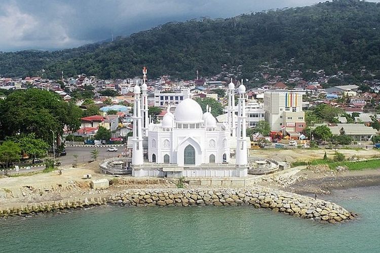 
Masjid Al Hakim Padang, salah satu masjid ikonik di jalur Trans Sumatera