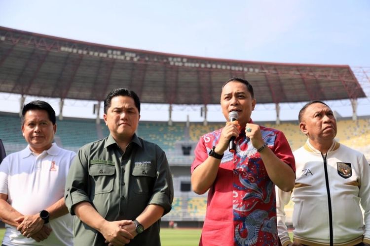 Wali Kota Surabaya Eri Cahyadi bersama Ketua Umum PSSI Erick Thohir