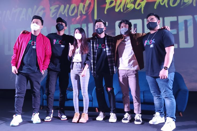 PUBG Mobile Indonesia pada 12 November 2021 resmi menggandeng komedian Bintang Emon sebagai brand ambassador dan channel YouTube Paox Tipi sebagai mitra untuk memperkuat ekosistem lintas-batas.