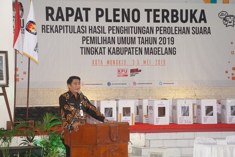 Bupati Magelang Zaenal Arifin menghadiri pembukaan Rapat Pleno Rekapitulasi hasil perhitungan perolehan suara Pemilu 2019 tingkat Kabupaten Magelang, di Gor Gemilang Magelang, Jumat (3/5/2019).