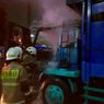 Sedang Tidur di Truk, Sopir Terkejut Kendaraannya Penuh Asap