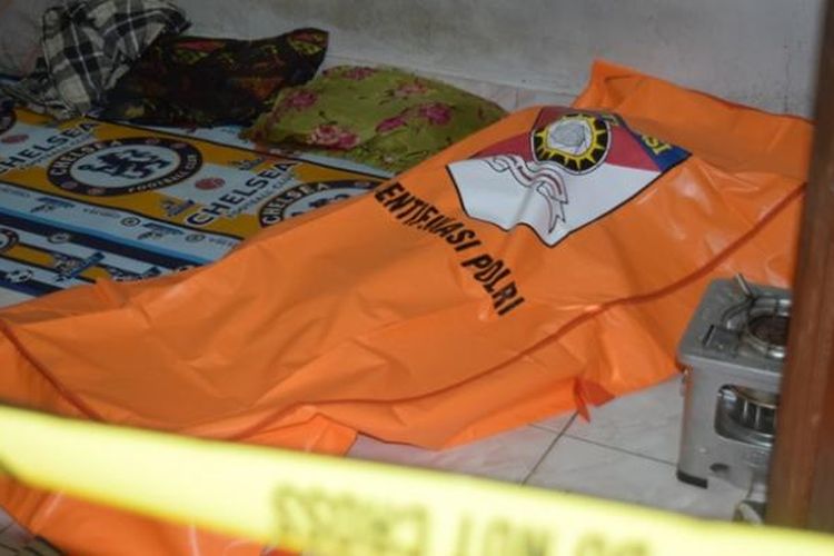 Firman (23), seorang mahasiswa perguruan tinggi swasta ditemukan tak bernyawa di dalam kamar kosnya, di Kelurahan Tanganapada, Kecamatan Murhum Kota Baubau, Sulawesi Tenggara, Kamis (19/1/2017) sekitar pukul 07.00 Wita.