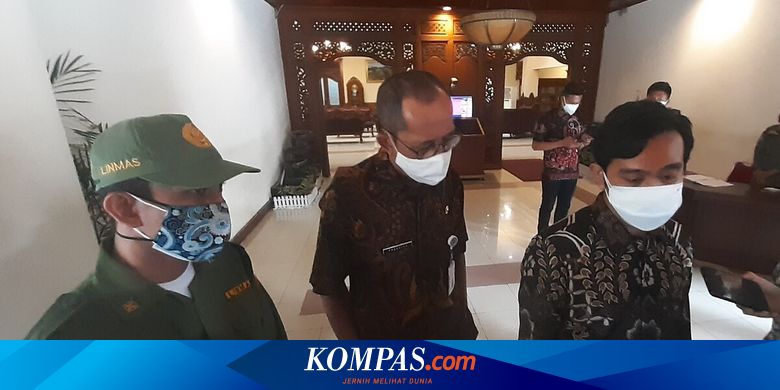 Gibran Angkat Ayah yang Barter Sepatu untuk Susu Anak Jadi Petugas Linmas - Vimarsana News