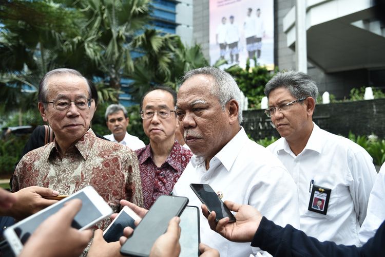 Menteri PUPR Basuki Hadimuljono bersama Yosuo Fakuda di Kantor Kementerian PUPR, Jakarta, Kamis, (22/11/2019).