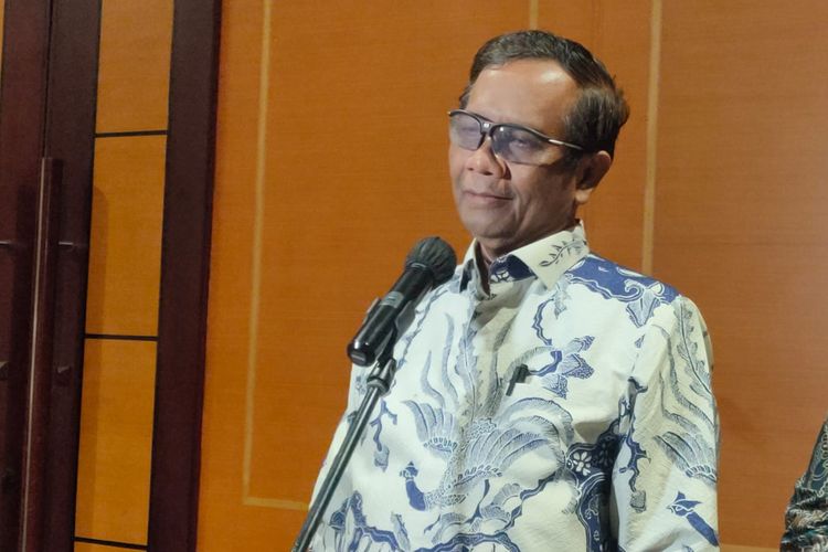 Menteri Koordinator Bidang Politik, Hukum dan Keamanan (Menko Polhukam) Mahfud MD ditemui di Hotel Borobudur, Jakarta, Jumat (4/11/2022).