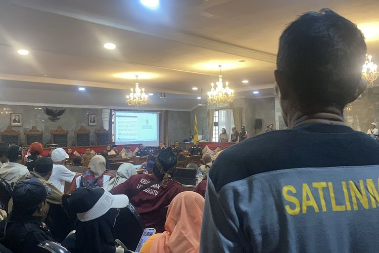 Forum RT-RW di Kota Sukabumi Geruduk Kantor DPRD, Minta Wali Kota Tunaikan Janji Kampanye