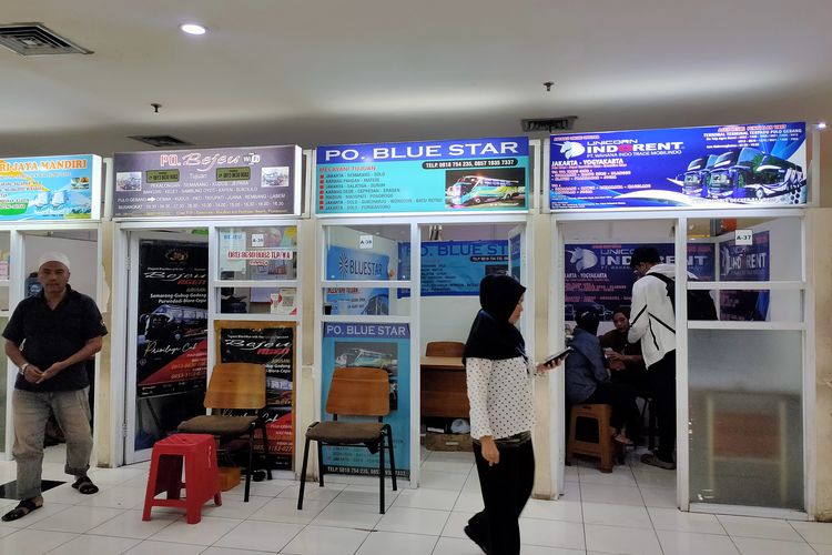 Area loket tiket PO bus AKAP di Terminal Terpadu Pulo Gebang, Jakarta Timur