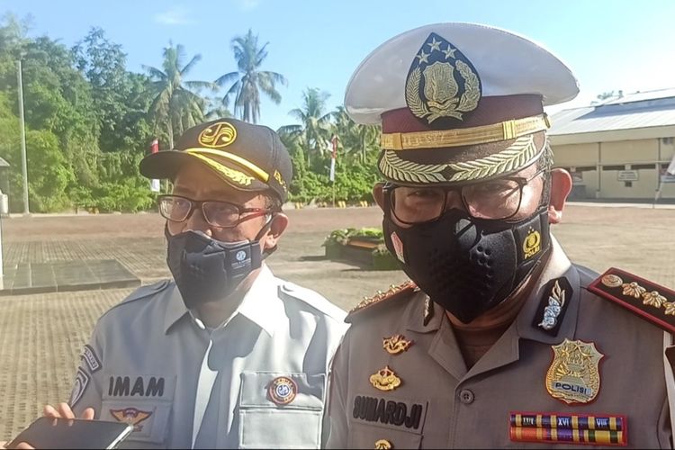 Direktorat Lalu Lintas (Ditlantas) Polda Bengkulu melarang angkutan truk batubara dan sawit melintas di sejumlah titik jalan dan jembatan yang buruk di wilayah Batik Nau dan Ketahun, Kabupaten Bengkulu Utara, Provinsi Bengkulu mulai 26 April 2022.