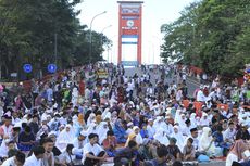 Shalat Idul Adha di Palembang, Ribuan Warga Menyemut hingga ke Jembatan Ampera