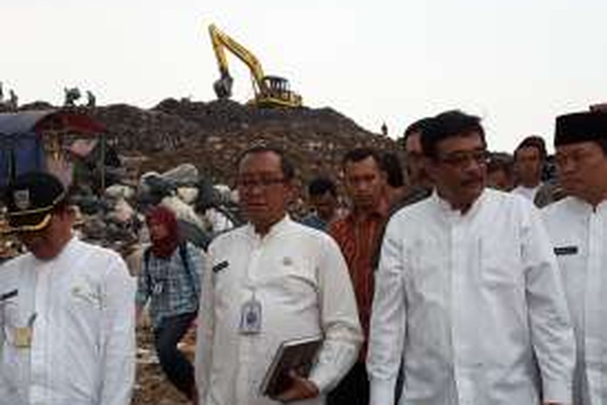 Wakil Gubernur DKI Jakarta Djarot Saiful Hidayat saat meninjau Tempat Pengolahan Sampah Terpadu (TPST) Bantargebang, Bekasi, Kamis (4/8/2016)