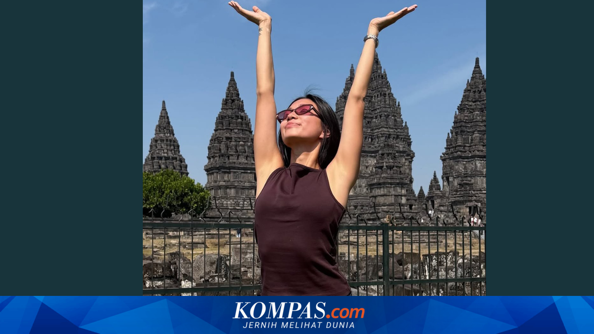 3 Gaya NIKI Zefanya di Borobudur dan Prambanan, Inspirasi OOTD Liburan