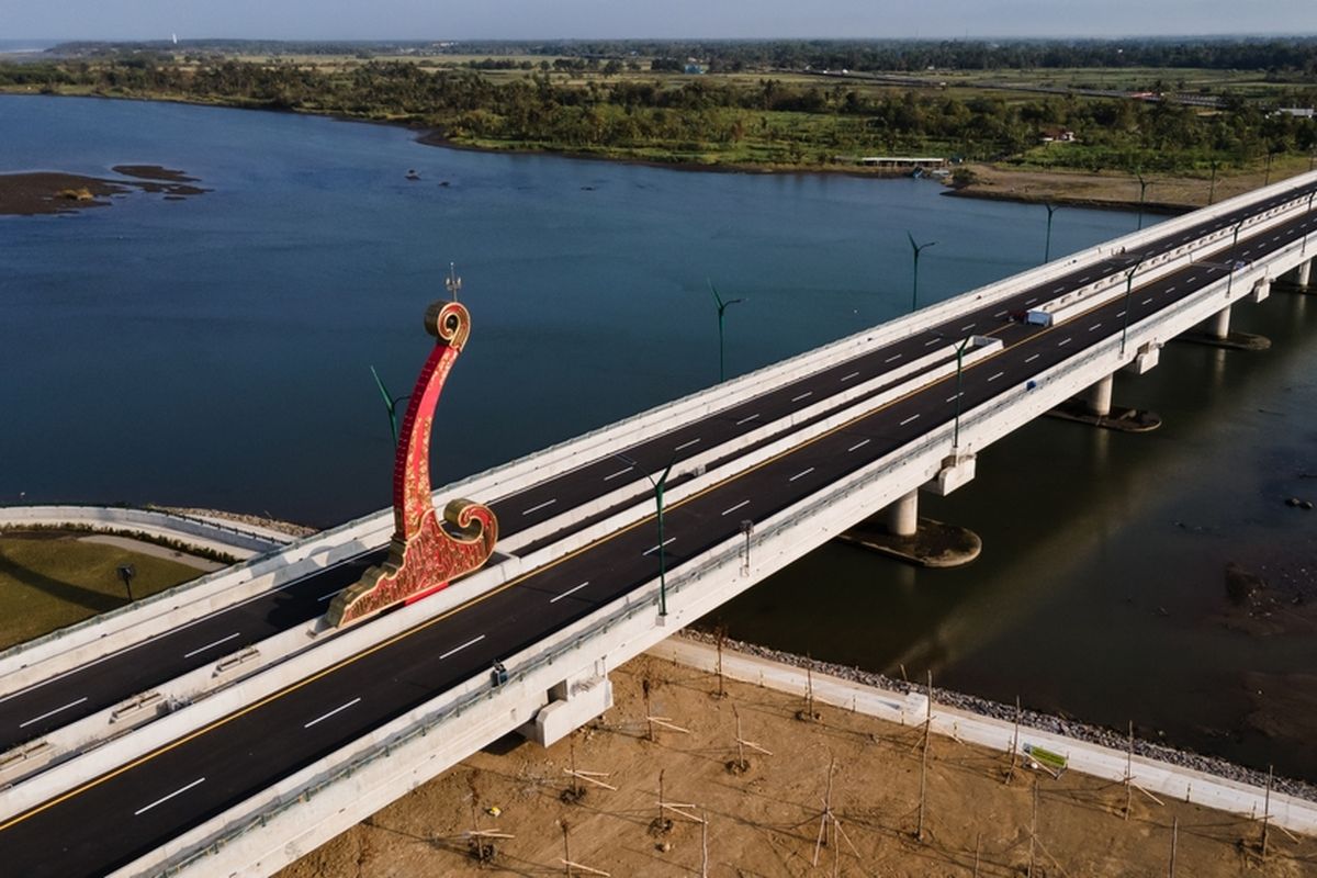 Pemandangan Jembatan Kretek 2 di Bantul, Daerah Istimewa Yogyakarta (DIY) dari ketinggian.