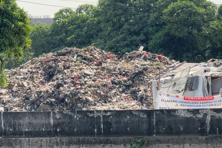 Tumpukan Sampah di Penjaringan Jakut Belum Juga Beres, Warga Tagih Janji Pramono Anung