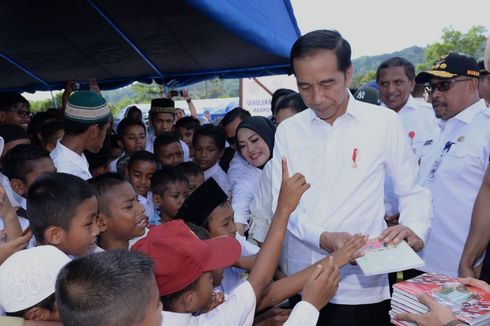 Beri Minimal Rp 10 Juta untuk Perbaiki Rumah Korban Gempa, Jokowi: Cukup atau Tidak, Terserah Bapak Ibu...