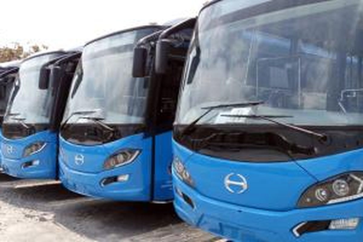 Bus Hino yang dikerjakan PT Laksana untuk keperluan BRT.