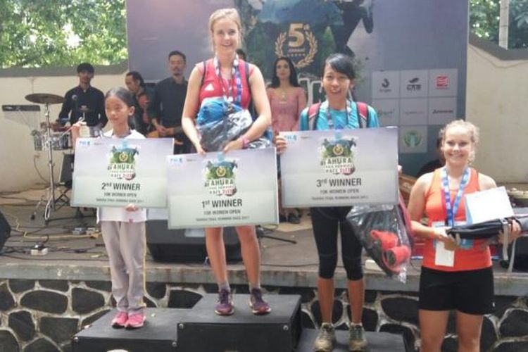 Syifa Amalya (10) meraih juara dua dalam Tahura Trail Running Race 2017 kelas single open, Minggu (21/1/2017).