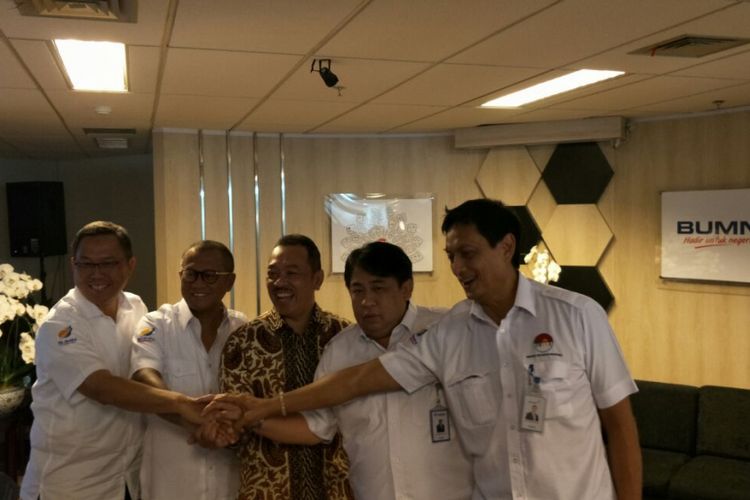 Konferensi pers terkait perkembangan Holding BUMN Pertambangan di Kantor Kementerian BUMN, Jakarta, Jumat (24/11/2017). 