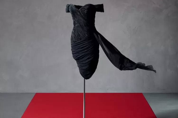 Revenge Dress, Gaun Hitam Legendaris Putri Diana Bakal Dilelang