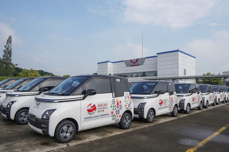 Puluhan unit Wuling Air ev akan mengemban tugas sebagai Official Car Partner KTT ASEAN 2023 yang akan mendukung mobilitas para delegasi mulai dari tanggal 9-11 Mei 2023.