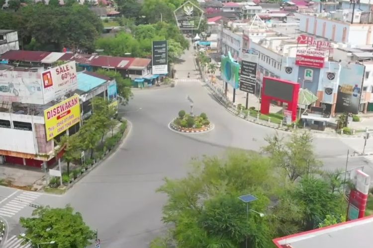 Pusat kota di Balikpapan tampak sepi pengendara sejak Sabtu (6/2/2021) dan Minggu (7/2/2021).  