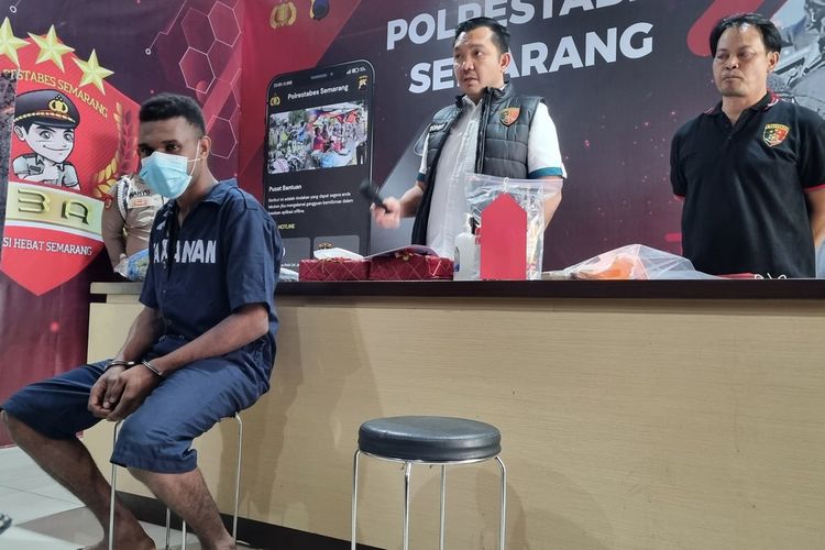 Tersangka penganiayaan menghadiri jumoa pers di Polrestabes Semarang, Kamis (31/8/2023).