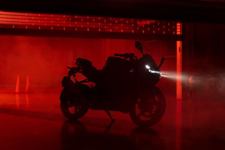 Teaser iklan BMW G310 RR yang diprediksi akan meluncur tak lama lagi.