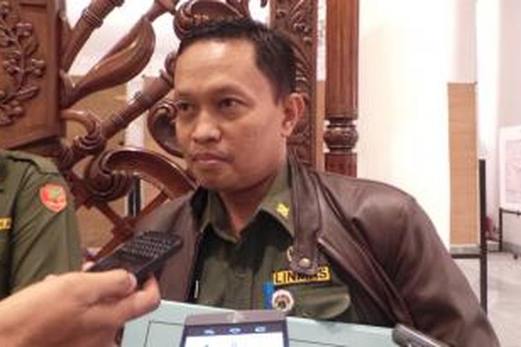 Kepala Dinas Kebersihan DKI Isnawa Adji saat ditemui di Balai Kota, Senin (13/7/2015). 