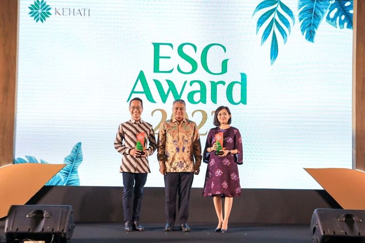 Berkomitmen terapkan keuangan berkelanjutan, BRI berhasil meraih penghargaan Environmental, Social, and Corporate Governance (ESG) Award 2023 yang diselenggarakan Yayasan Keanekaragaman Hayati Indonesia (Kehati).
