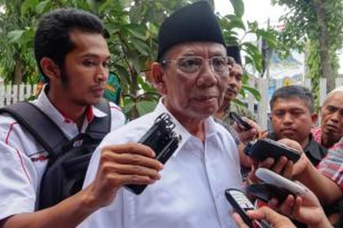 Mantan ketua umum PBNU, KH Hasyim Muzadi, saat berkunjung ke Ponpes Nuris, di Kelurahan Antirogo, Kecamatan Sumbersari, Jember Jawa Timur, Selasa (17/6/2014)
