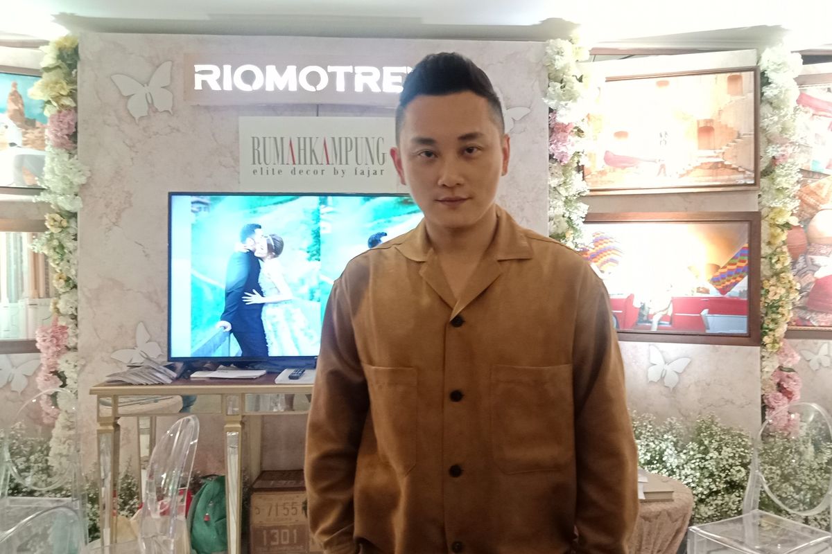 Fotografer Rio Motret ketika ditemui di gelaran Indonesia Dream Wedding Festival (IDWF) 2020 di JCC Senayan, Jakarta, Jumat (17/1/2020). 