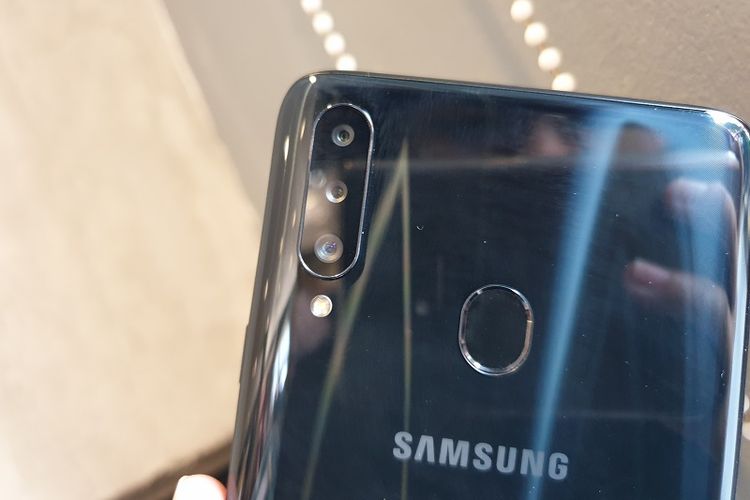 Tiga kamera belakang Galaxy A20s