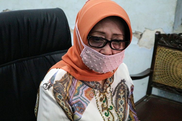 Bupati Jombang Mundjidah Wahab, saat memberikan keterangan pers di Graha Media Jombang, Jawa Timur, Kamis (7/5/2020).