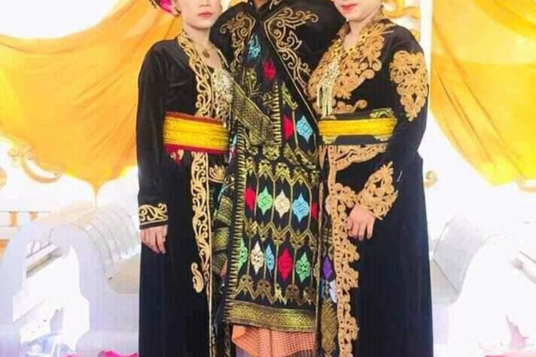 Pernikahan siswa SMK RA(18) yang menikahi 2 gadis dibawah umur, di Sekotong Lombok Barat, menjadi sorotan, karena ketiganya sama sama berusia dini atau dibawah umur.