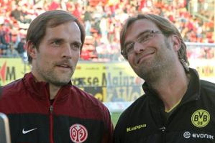 Pelatih Borussia Dortmund, Thomas Tuchel (kiri), bersama Juergen Klopp yang saat ini menukangi Borussia Dortmund.