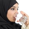 5 Alasan Minum Air Putih Dapat Menurunkan Berat Badan