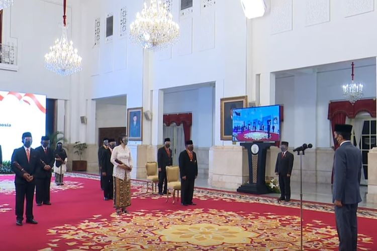 Suasana pemberian bintang tanda jasa dan kehormatan yang dilakukan Presiden Joko Widodo pada Kamis (12/8/2021).