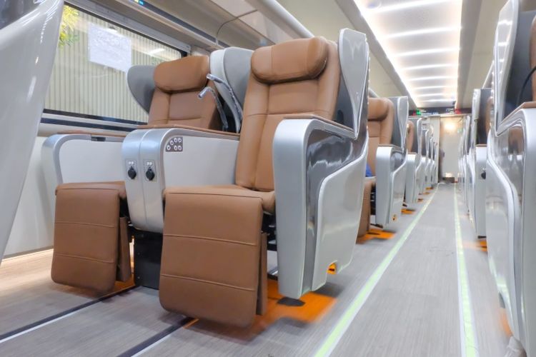 Tampilan interior kelas Luxury pada kereta api Argo Dwipangga New Generation.