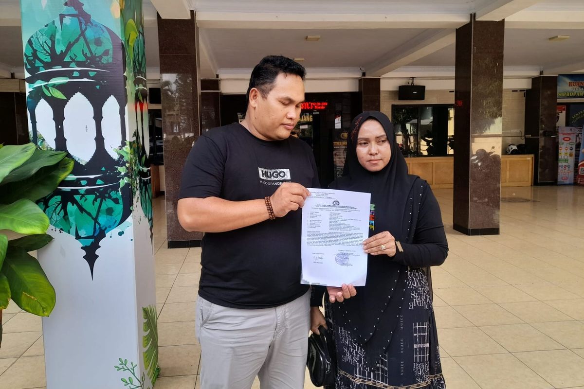 Wita Wijayanti melaporkan akun yang dianggap mencemarkan nama baikmya ke Mapolres Lumajang, Rabu (11/9/2024).