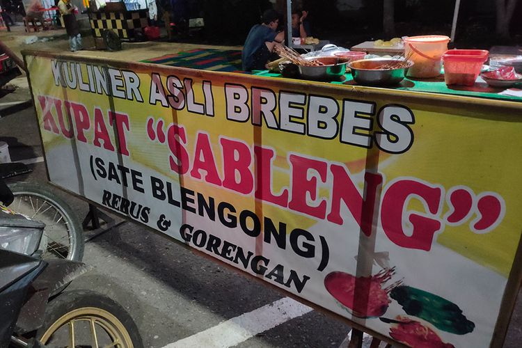 Warung kupat sableng di Alun-alun Kota Tegal.