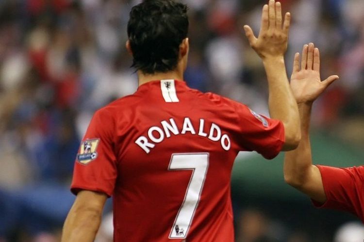 Cristiano Ronaldo saat masih memperkuat Manchester United pada laga kontra Al Hilal, 21 Januari 2008. 