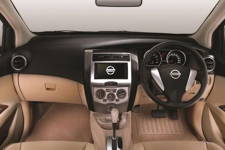 Interior Nissan Grand Livina model 2016