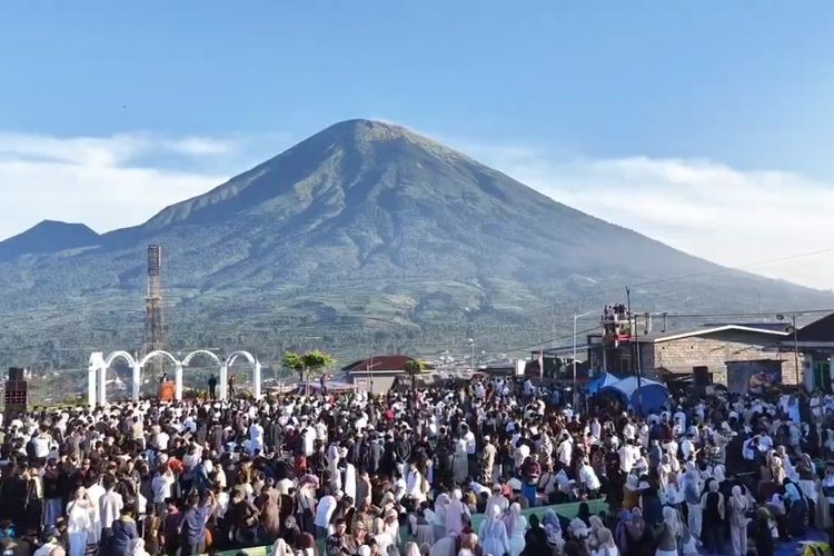 Berlatar 2 Gunung, Shalat Idul Adha di Wonosobo Diikuti Jemaah dari Mesir Hingga Malaysia