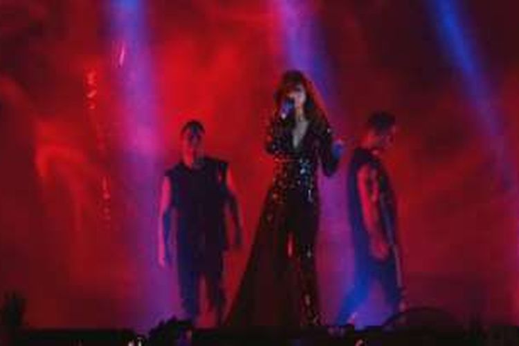 Selena Gomez tampil dalam konser bertajuk 'Revival Tour' di Indonesia Convention Exhibition (ICE) BSD, Tangerang Selatan, Sabtu (23/7/2016).
