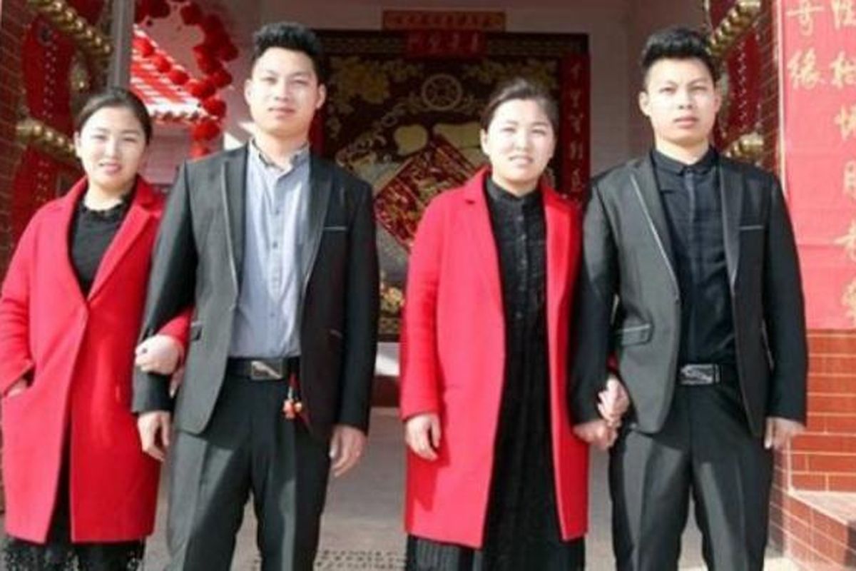 Pasangan suami istri kembar identik asal China ini kerap membuat kerabat dan teman mereka salah mengidentifikasi.