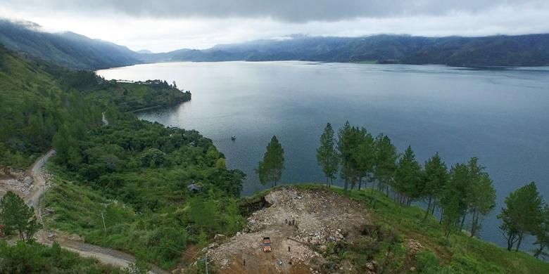 Obyek wisata alam Danau Laut Tawar di Takengon, Aceh Tengah, Aceh.