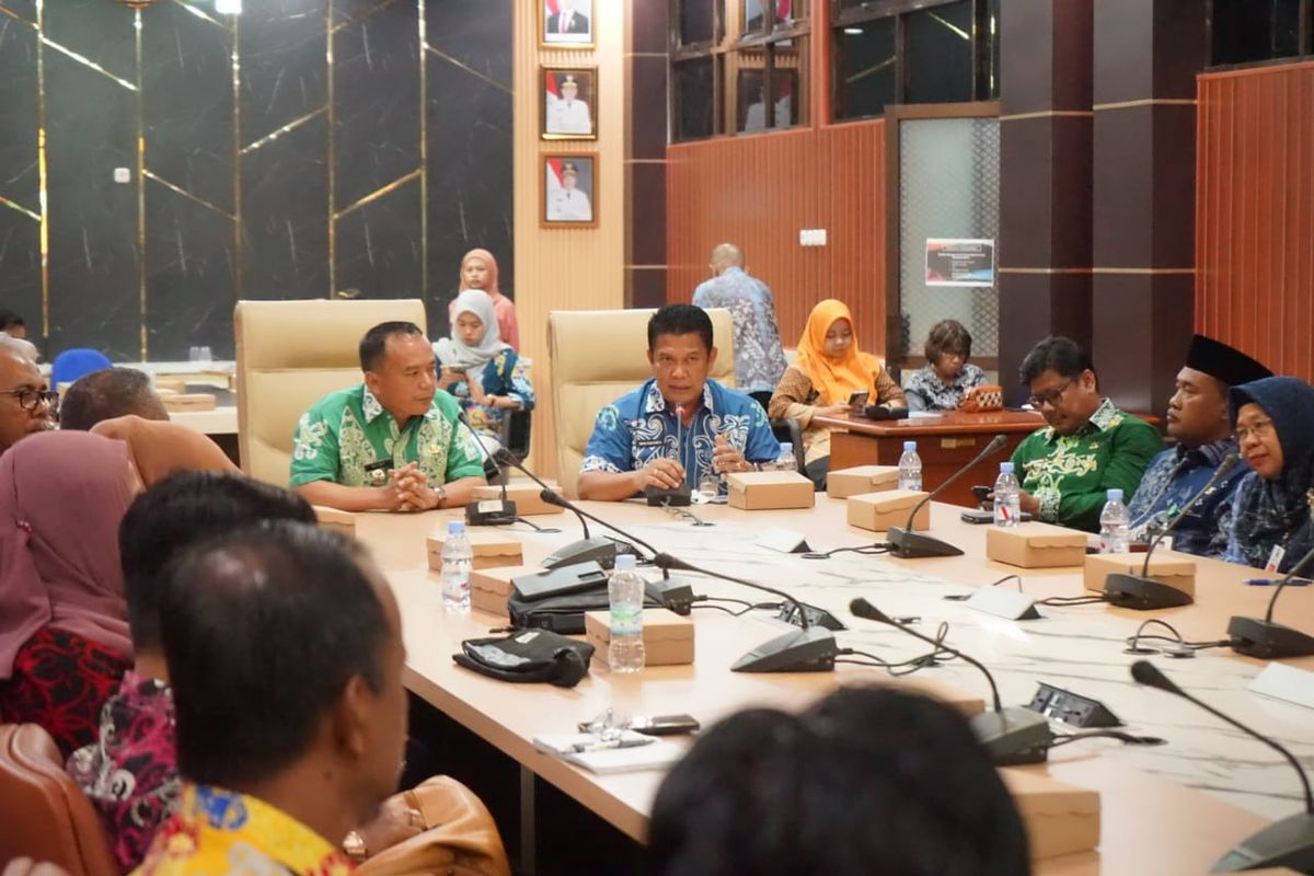 Wakil Bupati Bulungan, Kilat dalam acara penandatanganan komitmen bersama kemitraan multi pihak antara Pemkab Bulungan bersama GIZ melalui program Perkumpulan Lingkar Hutan Lestari (PLHL)  di Ruang Rapat Sekda Bulungan, Kamis (6/11/2025).
