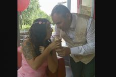 Pasangan Ini Pilih Gelar Resepsi Pernikahan di Restoran Ayam Cepat Saji
