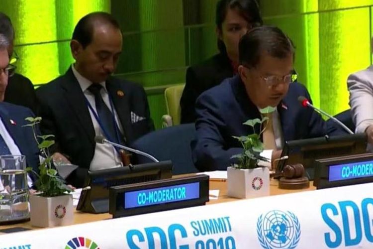 Wakil Presiden RI Jusuf Kalla (dua dari kiri) saat memimpin sesi Leaders Dialogue mengenai, 2030-2030 Vision, pada sidang Sustainable Development Goals (SDG) Summit di Markas Besar PBB, New York, Rabu (25/9/2019). 